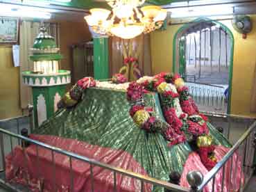 Mazar-e-Shareef-of-Hazratha