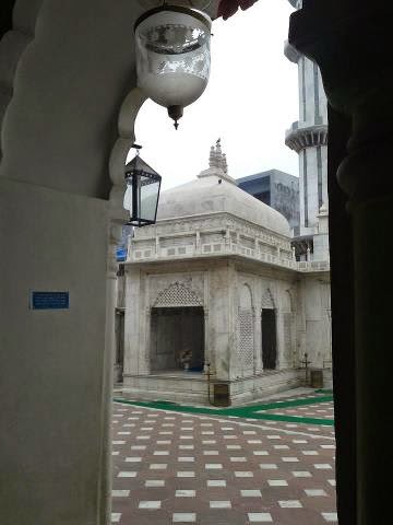 47071_537460312971025_1972682448_n