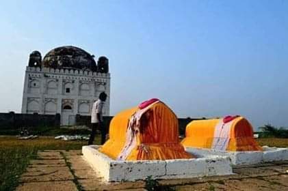 Hazrat-Khwaja-Syed-Nasiruddin-Ali-bin-Hazrat-Khwaja-Kamaluddin-Allama-Chishty.-Mazar-mubark-Shor-Gumbad-Gulbarga-Karnatak